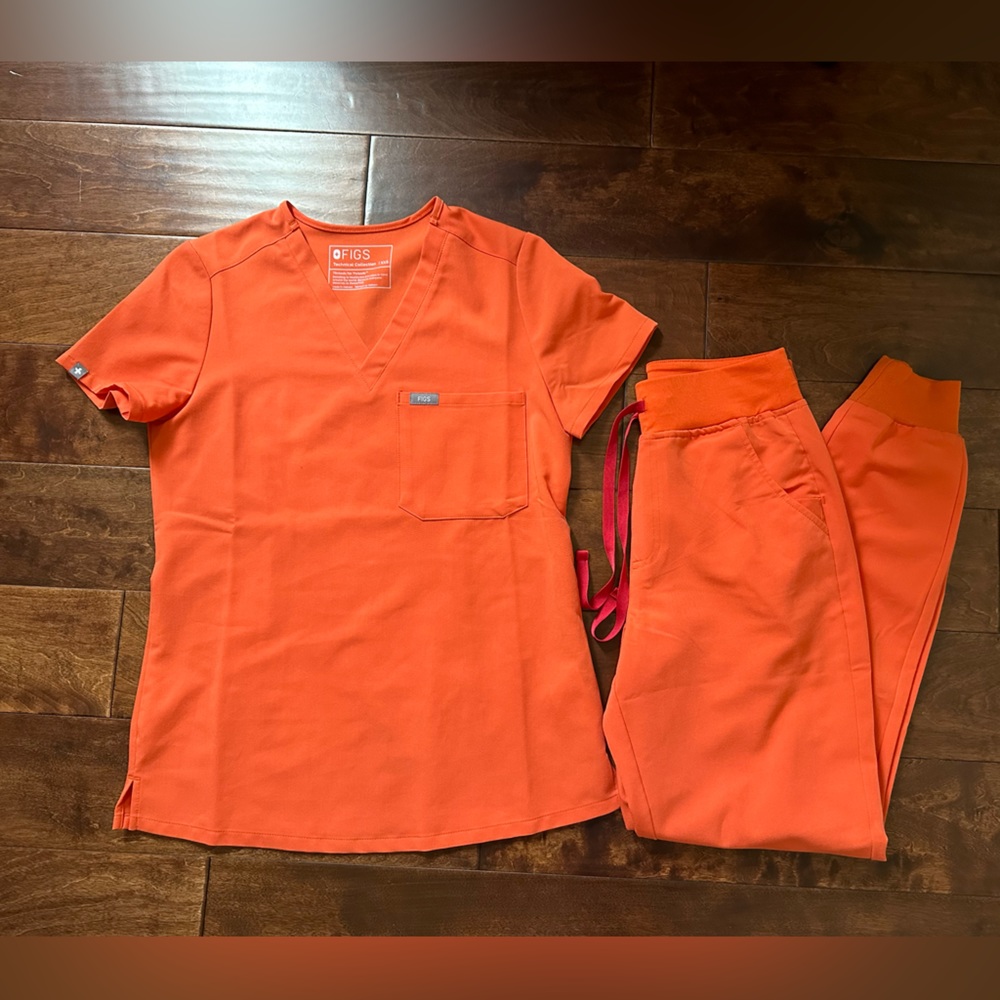 Figs Sunset Orange Scrub Set
